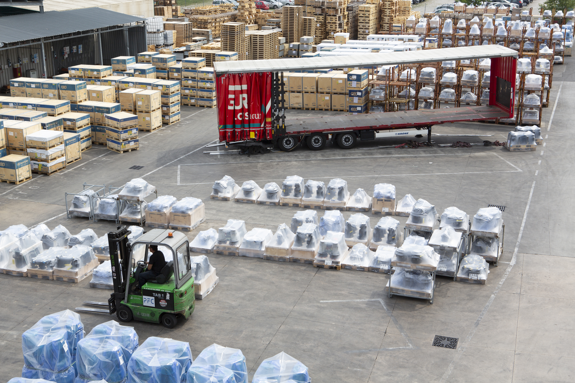 https://pfcindustrial.com/wp-content/uploads/2025/06/Logistica_2.png